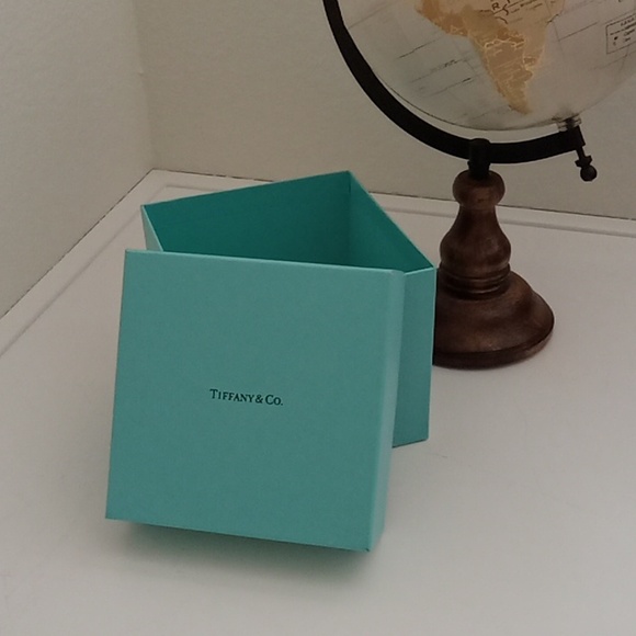 TIFFANY & CO. Gift Box - Picture 3 of 5